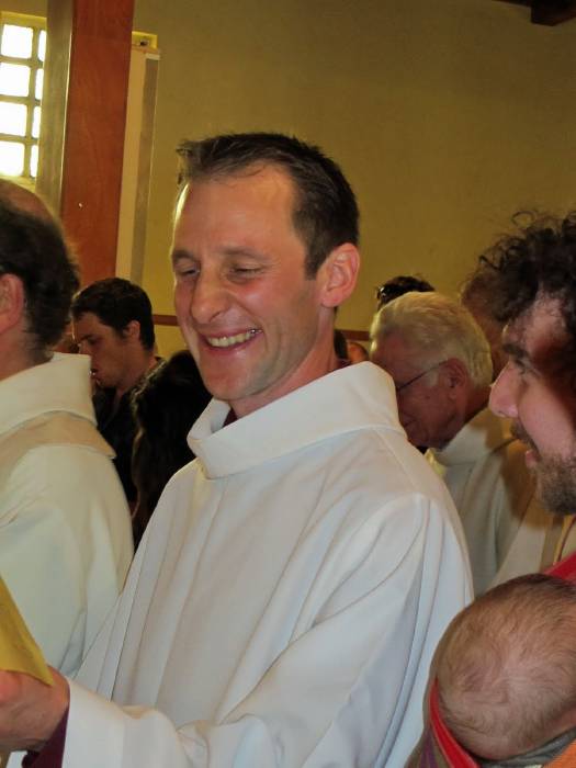 L'appel de l'Église à devenir diacre.
Le diacre, au nom de tous ceux qui sont baptisés, est signe du Christ serviteur. Comme le Christ, les baptisés rendent ce service au monde en lui annonçant l'Amour de Dieu pour chaque homme et chaque femme.