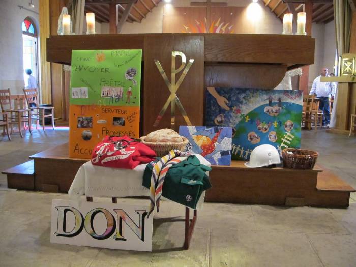 Pour Damien, devenir diacre, c'est devenir un signe du don.
Don des hommes et des femmes dans leur vie quotidienne,
don auprès des plus pauvres,
don où grandit l'Eglise,
don où Dieu se trouve.