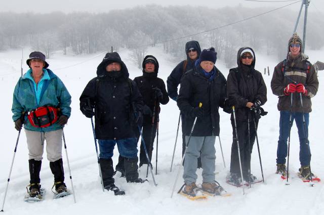 C'est dans la neige profonde, et en grande partie hors des pistes de fond, que nous traversons le plateau.