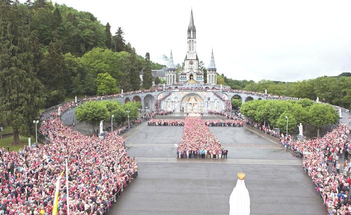 Du 22 au 26 juin 2012 aura lieu à Lourdes le 13° Pèlerinage-Rencontre National des Anciens-Combattants en A.F.N. Ce pèlerinage est ouvert à tous les Anciens Combattants quelles que soient leurs appartenances ou non à une association. Les épouses, veuves et sympathisants sont aussi cordialement invités. Vous pouvez y aller soit isolément en train, auto ou soit en autocar mis en circulation avec pension complète et ramassage dans les communes. Pour tous renseignements mettez-vous en rapport avec le délégué de la Loire, tél. 04.77.52.88.26 ou 06.08.01.84.62. ou le siège de Lourdes, 2 boulevard du Lapacca, B.P. 207, 65106 Lourdes cedex tél. 05.62.94.08.81. ou internet : http://perso.wanadoo.fr/pelerinageacafn/