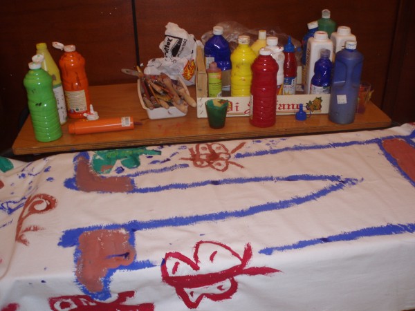 Que de peinture ! Vert, orange, bleu, rouge, de belles couleurs pour un rsultat trs color !