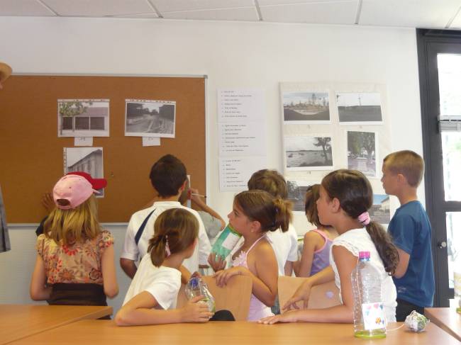 Atelier as-tu tout vu ?
Il faut associer chaque photo avec le bon nom dans la liste. Les enfants ont t trs attentifs et ont pris conscience qu'il reste encore beaucoup de lieux de rencontre  dcouvrir dans leur ville !